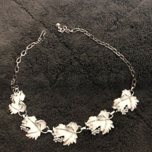 Sarah Coventry White Leaf Choker